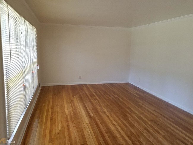 Building Photo - 3215 Kingsdale Dr SW