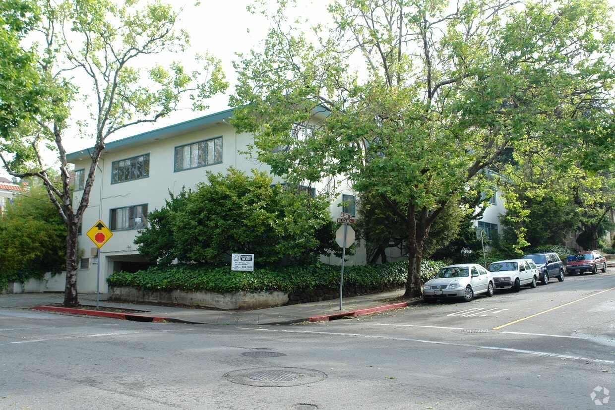 Building Photo - 2525 Le Conte Ave
