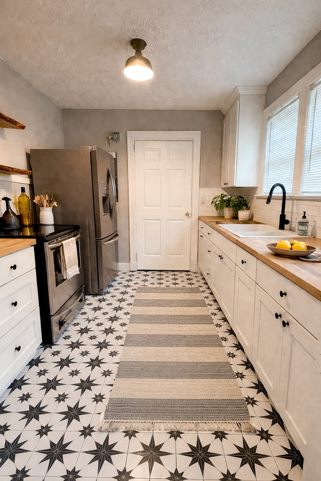 Kitchen, (Virtual staged). - 2589 Park St