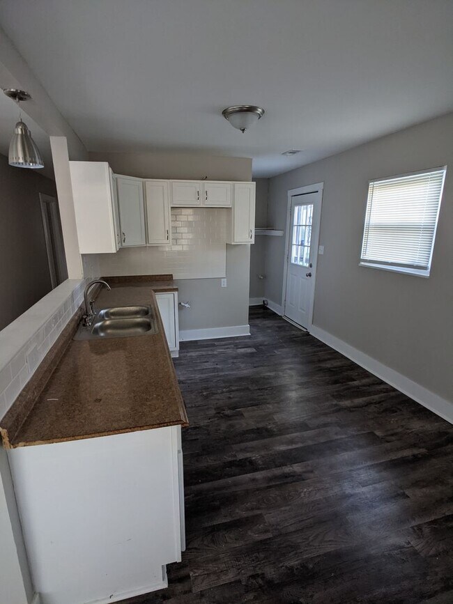 Foto del edificio - Spacious 3 bed 1 bath home in Indianapolis!