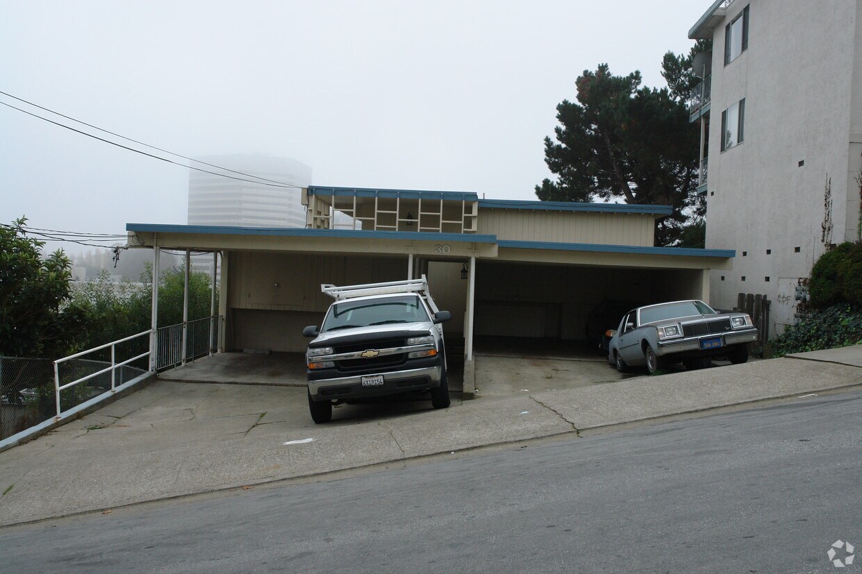 Primary Photo - 30 Gardiner Ave