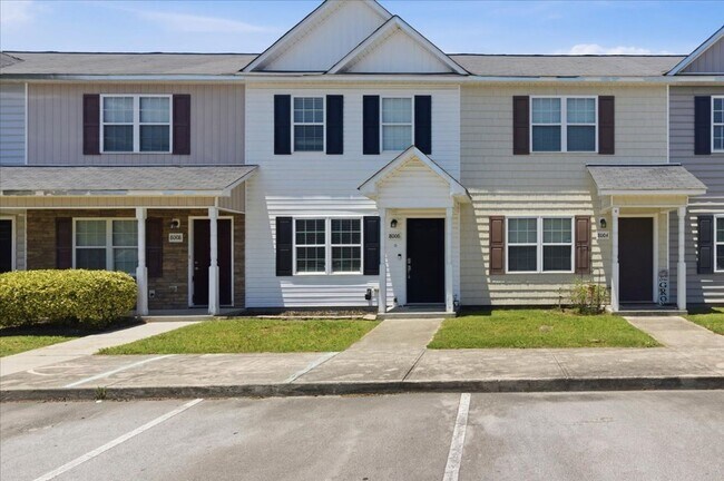 Building Photo - 2 Bed 2.5 Bath Townhome