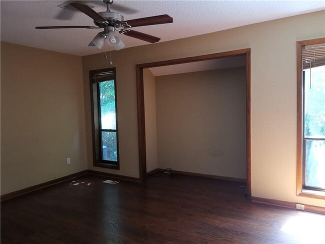 Building Photo - 2521 Oakrill Rd