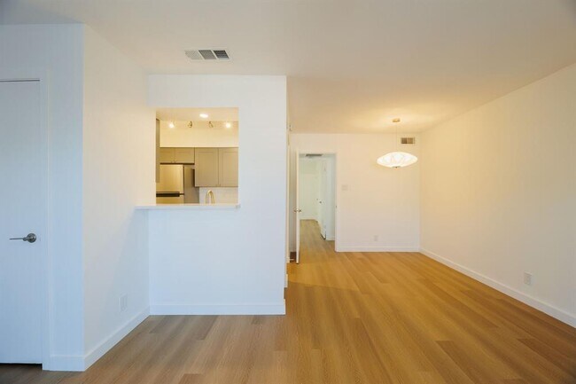 Foto del edificio - 7920 Rockwood Ln