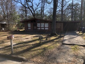 Building Photo - 2212 Rosemary Ln