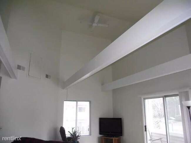 Building Photo - 2 br, 1 bath Condo - 750 Whittenton St