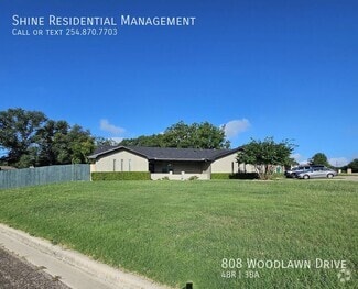 Building Photo - 808 E Woodlawn Dr