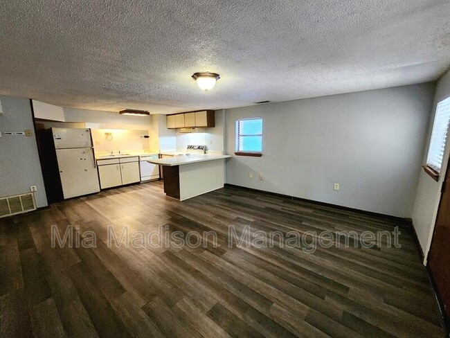 Building Photo - 40 Wesley St