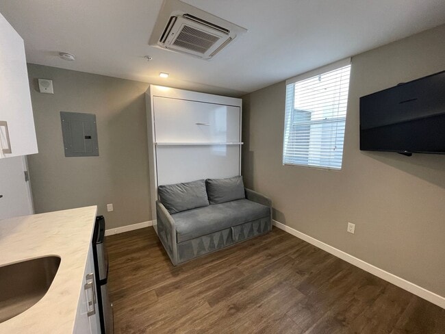 Interior Photo - STUDIOS435