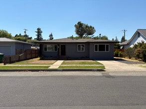Building Photo - 975 California St