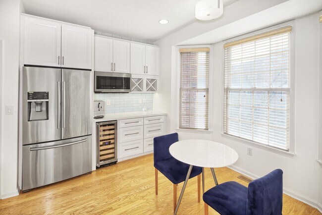 Foto del edificio - 453 Albany Ct