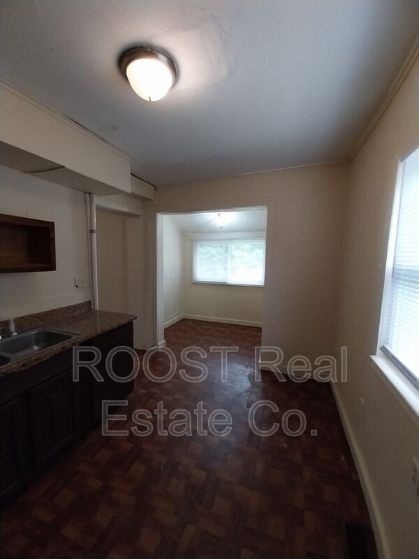 Foto del edificio - 649 E Southern Ave