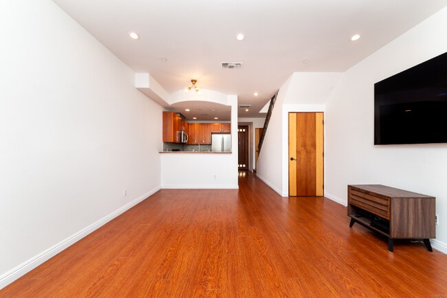 Foto del edificio - 5303 Satsuma Ave