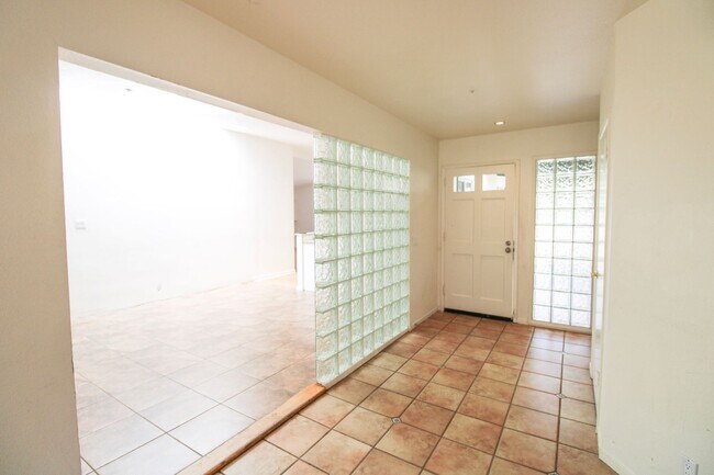 Foto del edificio - 299 Albert Dr