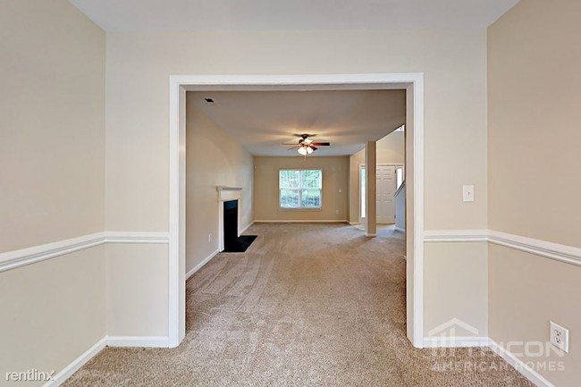 Building Photo - 5415 Kiev Dr
