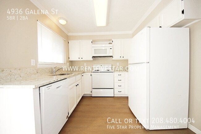 Foto del edificio - Beautiful Pet Negotiable Home Available in...