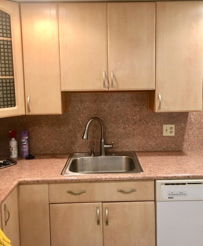 Building Photo - 204  Wellington L   West Palm Beach FL 33417