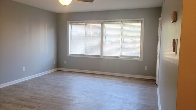 Building Photo - COMPLETELY RENOVATED
