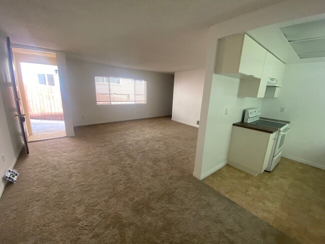 living room - 221 N Juanita Ave