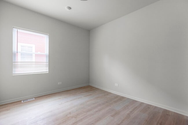 Photo - 3121 N California Ave Apartment