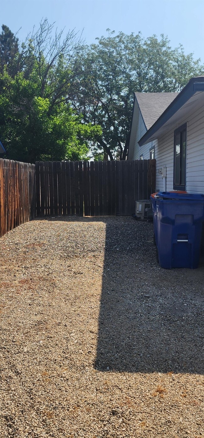 Building Photo - 5048 S Cole Rd