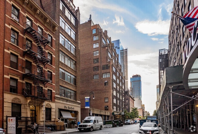 Building Photo - The Courant