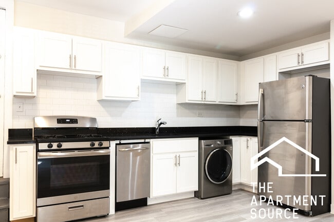 Photo - 732 W Roscoe St Apartment