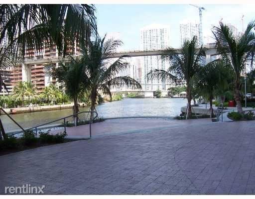 Building Photo - 2 br, 2.5 bath Condo - 185 SW 7th St Apt 2301