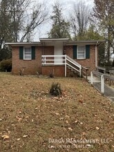 Building Photo - 2423 Crestview Dr