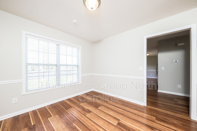 Building Photo - 4060 Village Park Ct
