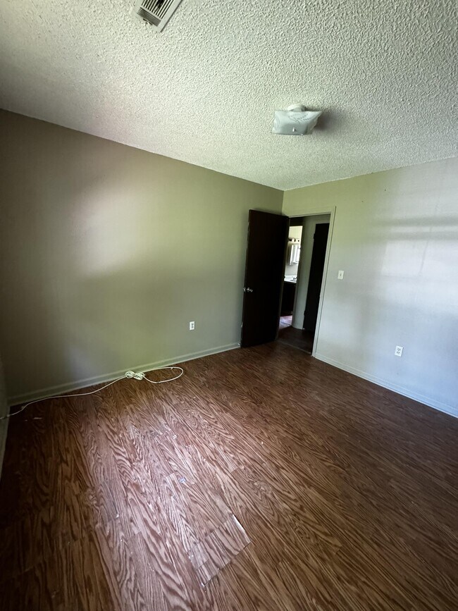 Building Photo - 1004 Evans Ln