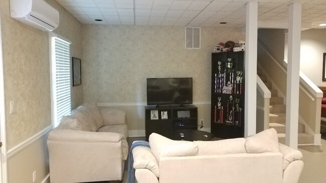 Living Suite area - 150 Spring Hollow Ct