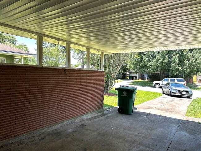 Foto del edificio - 5210 Stuyvesant Ln