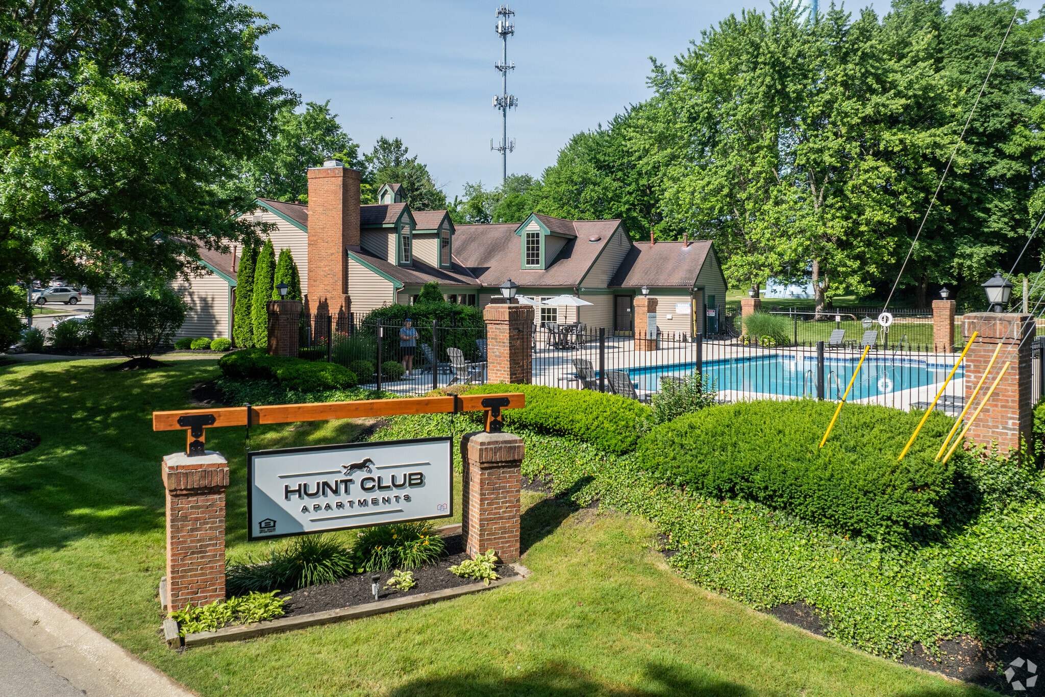 Hunt Club Apartments – photo 1