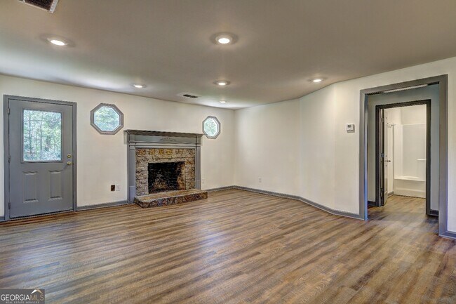 Building Photo - 1018 Hampton Locust Grove Rd