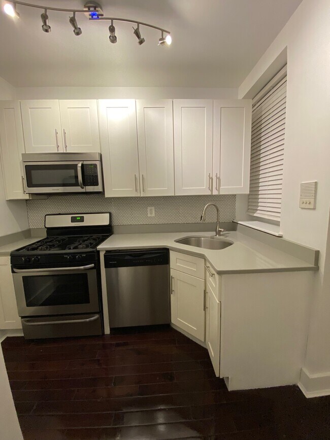 Kitchen - 184 Hull St