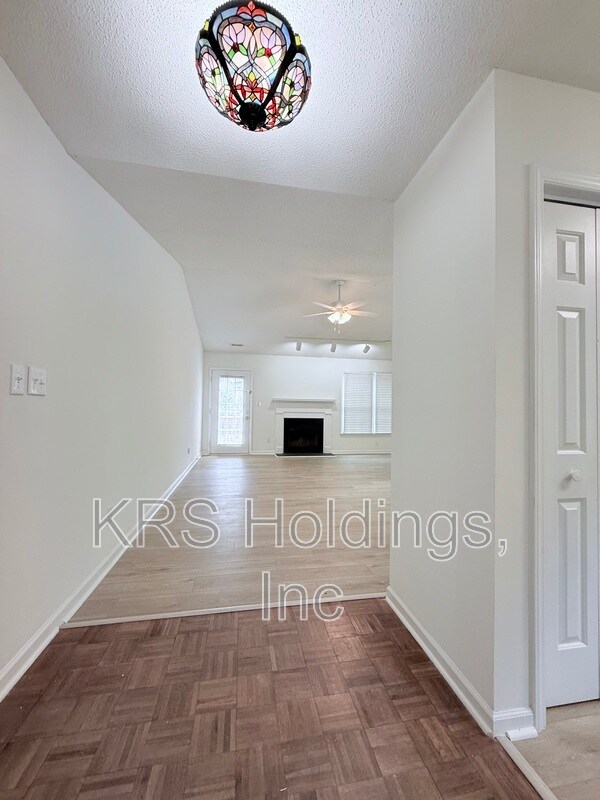 Foto del edificio - 7400 Ashbury Ct
