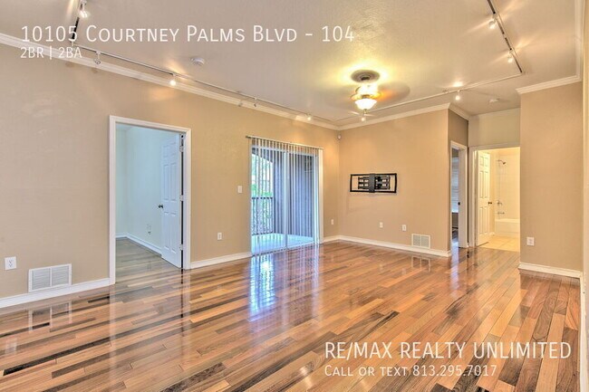 Foto del edificio - 10105 Courtney Palms Blvd