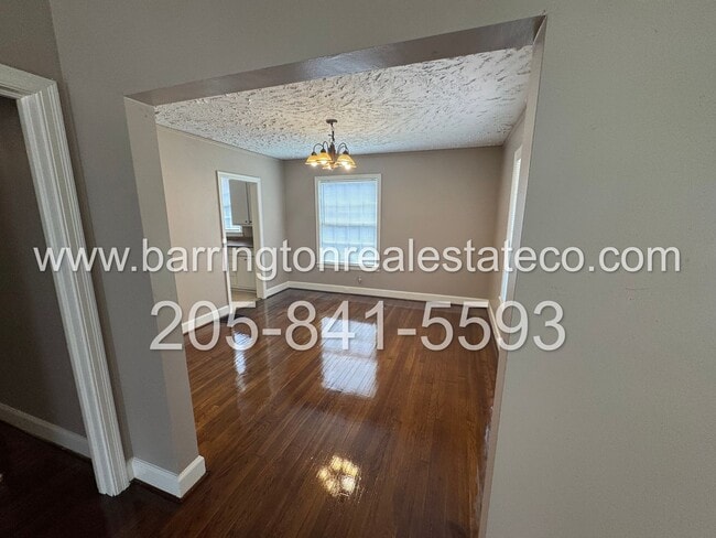 Building Photo - 915 6th St W