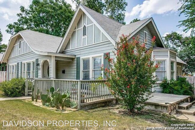 Building Photo - 4 br, 2 bath House - 819 W. Summit Ave.