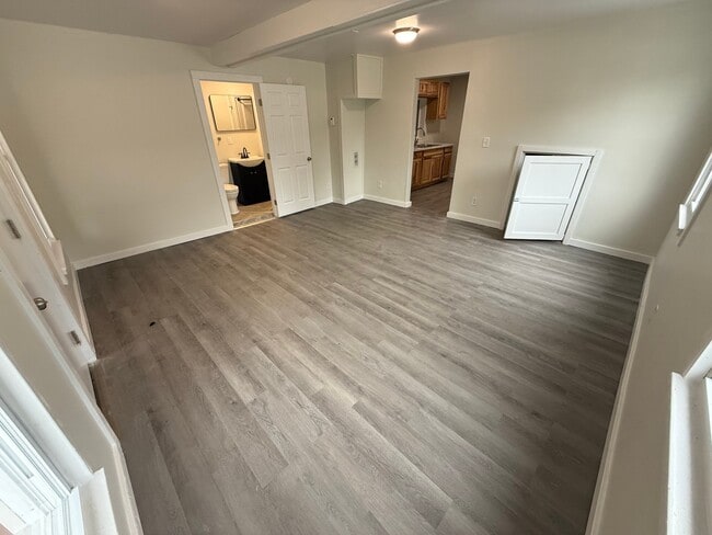 Building Photo - 40 Maple Ln