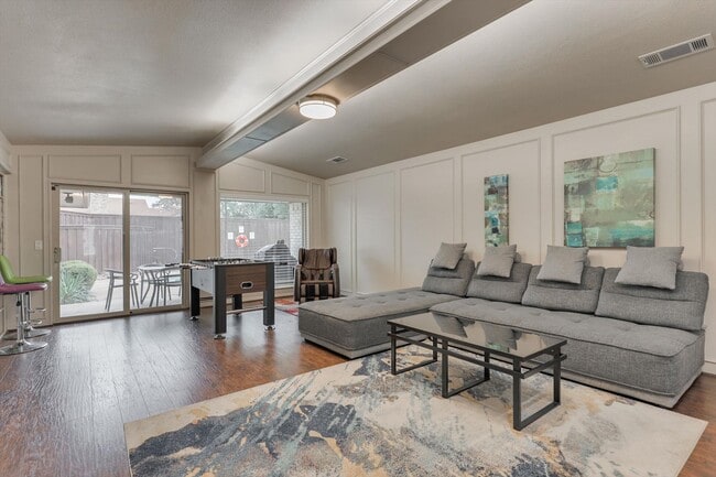 Building Photo - 2116 Newcastle Cir