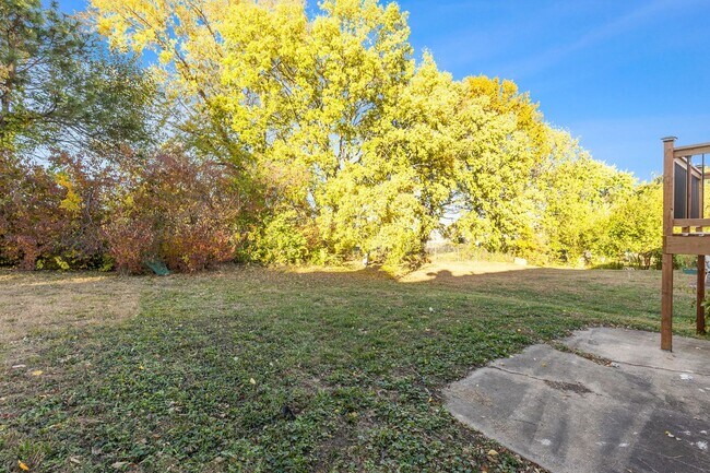 Foto del edificio - Just Listed! Step into one of the Northland’s most conveniently located gems!