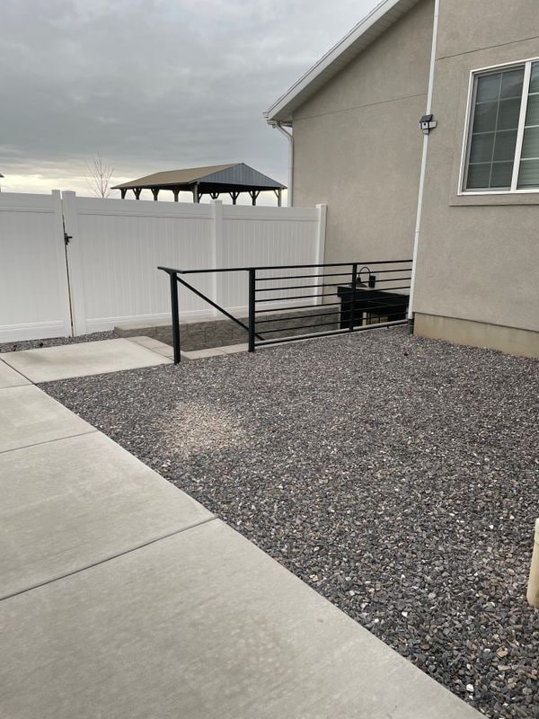 Building Photo - 1413 W Valley Dr