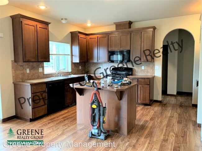 Building Photo - 4 br, 2.5 bath House - 611 H St SW