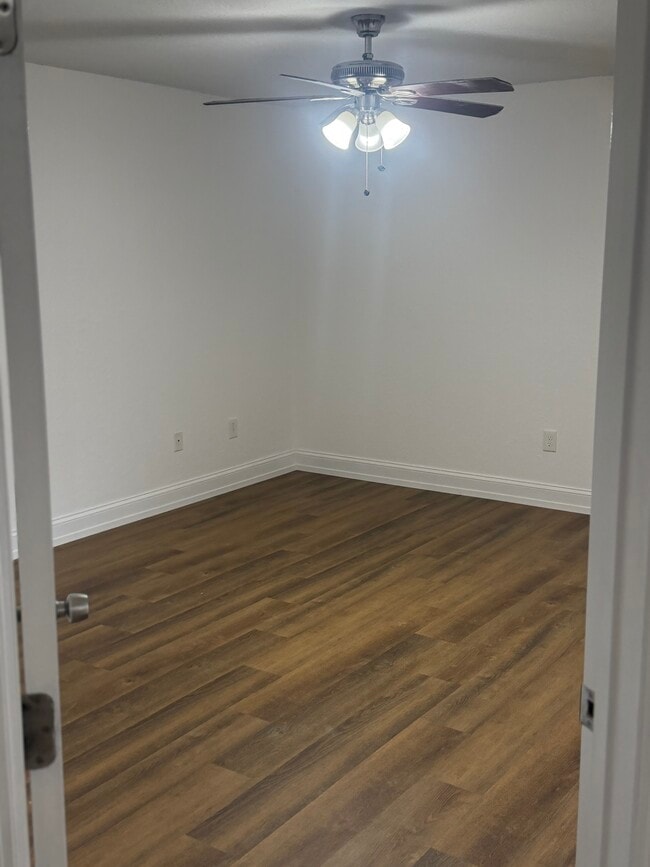 Foto del edificio - 1306 Coolmont Dr