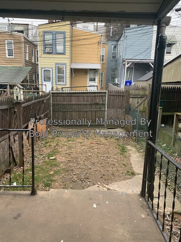 Building Photo - 4 Bedroom 1 Bath Home