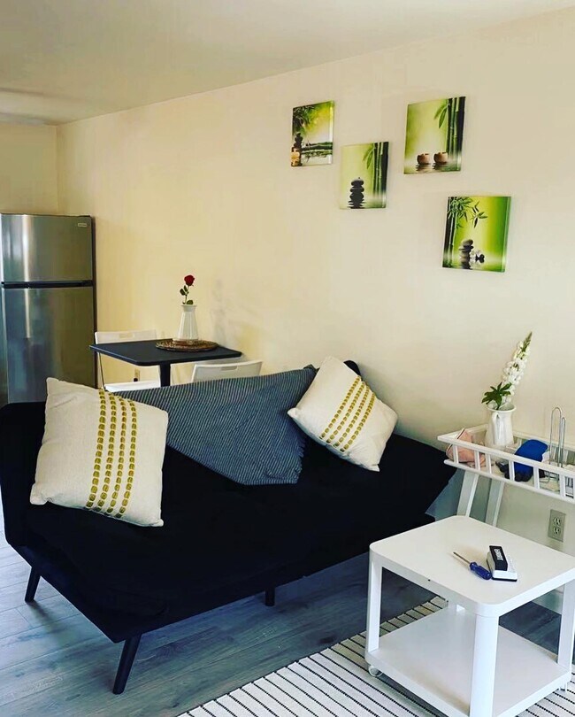 Foto del edificio - 654 Riverview Dr