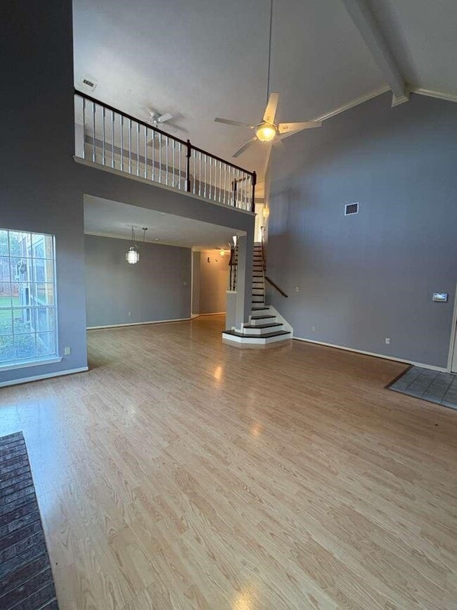 Foto del edificio - 16119 Lakestone Dr