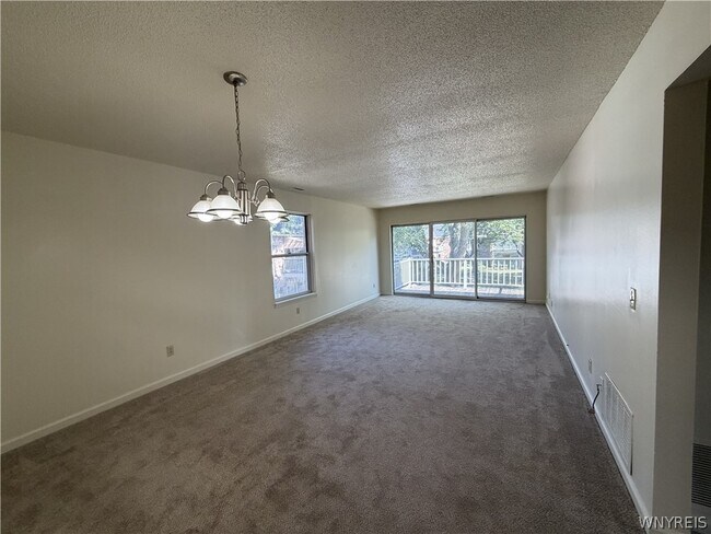 Foto del edificio - 4547 Chestnut Ridge Rd